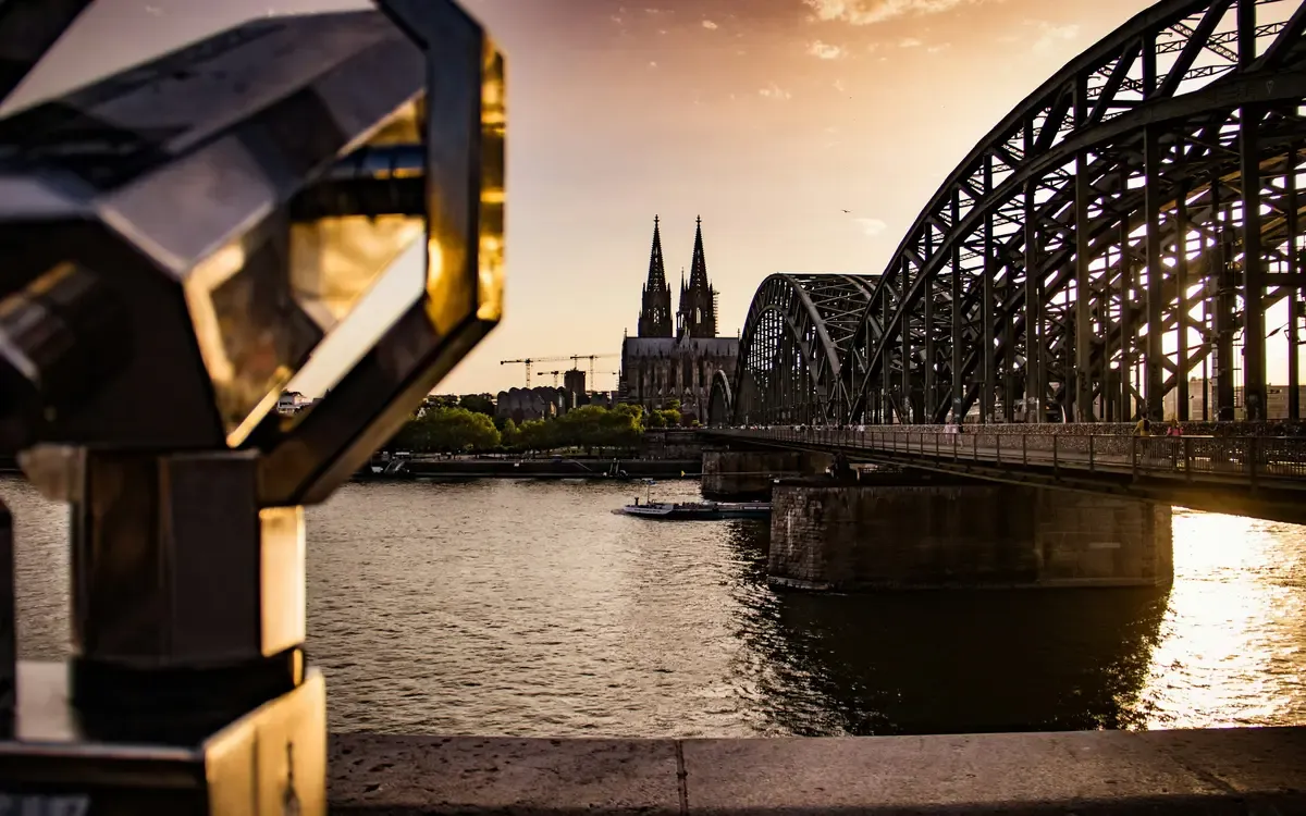 Blick über Köln und den Rhein