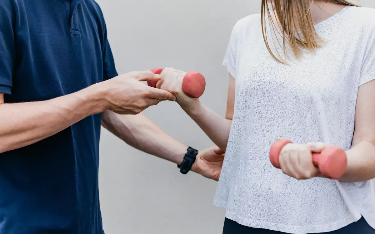 Übungen mit Therapieband