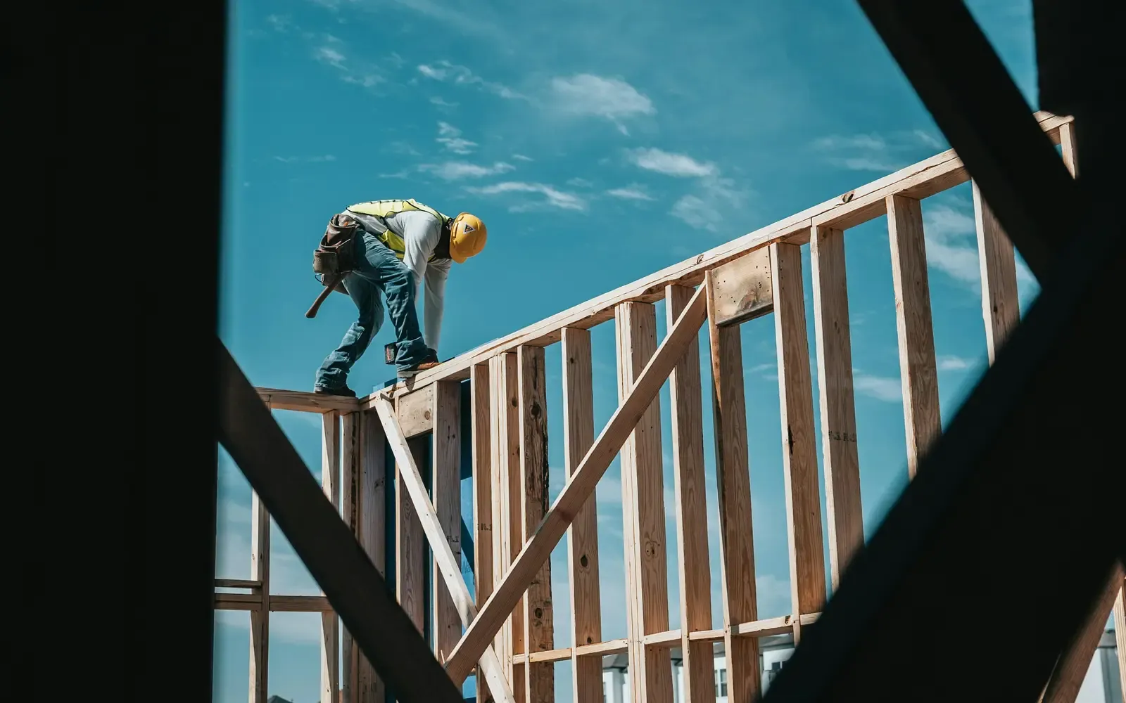 Handwerker bei der Arbeit auf der Baustelle